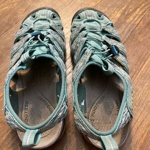Keens women’s size 8 1/2. Teal